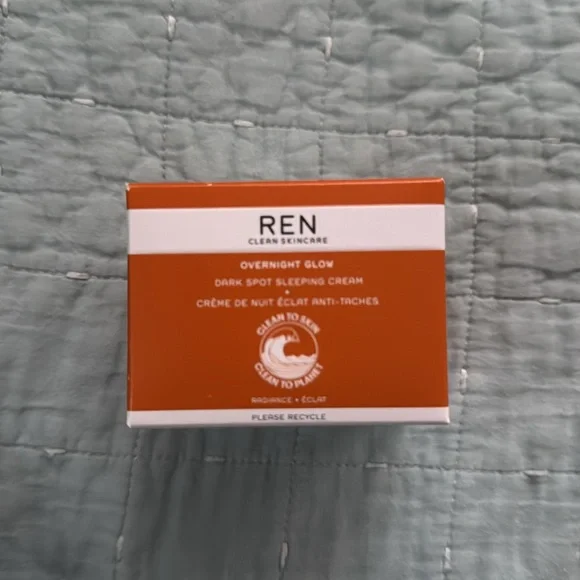 REN Overnight Glow Cream - Picture 7 of 8